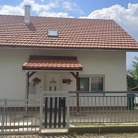 Apartmán Keti Plaški Exteriér fotografie