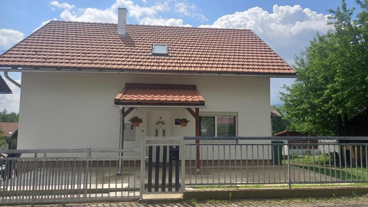 Apartmán Keti Plaški Exteriér fotografie