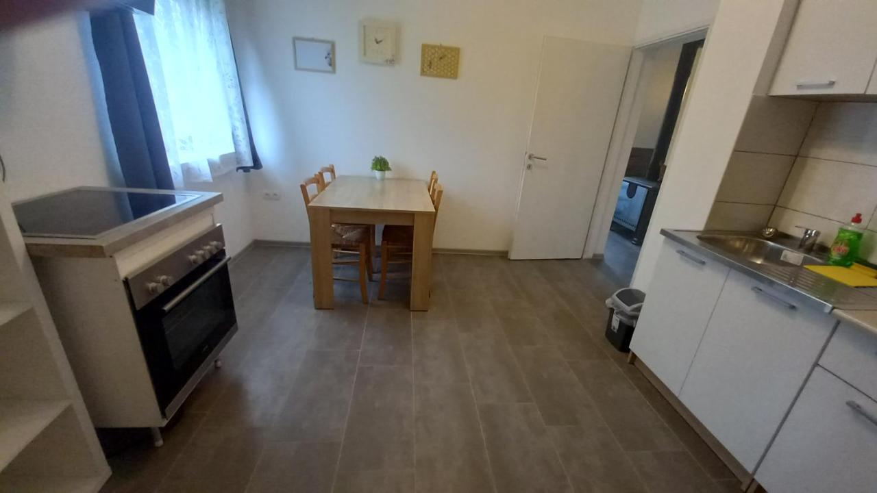 Apartmán Keti Plaški Exteriér fotografie