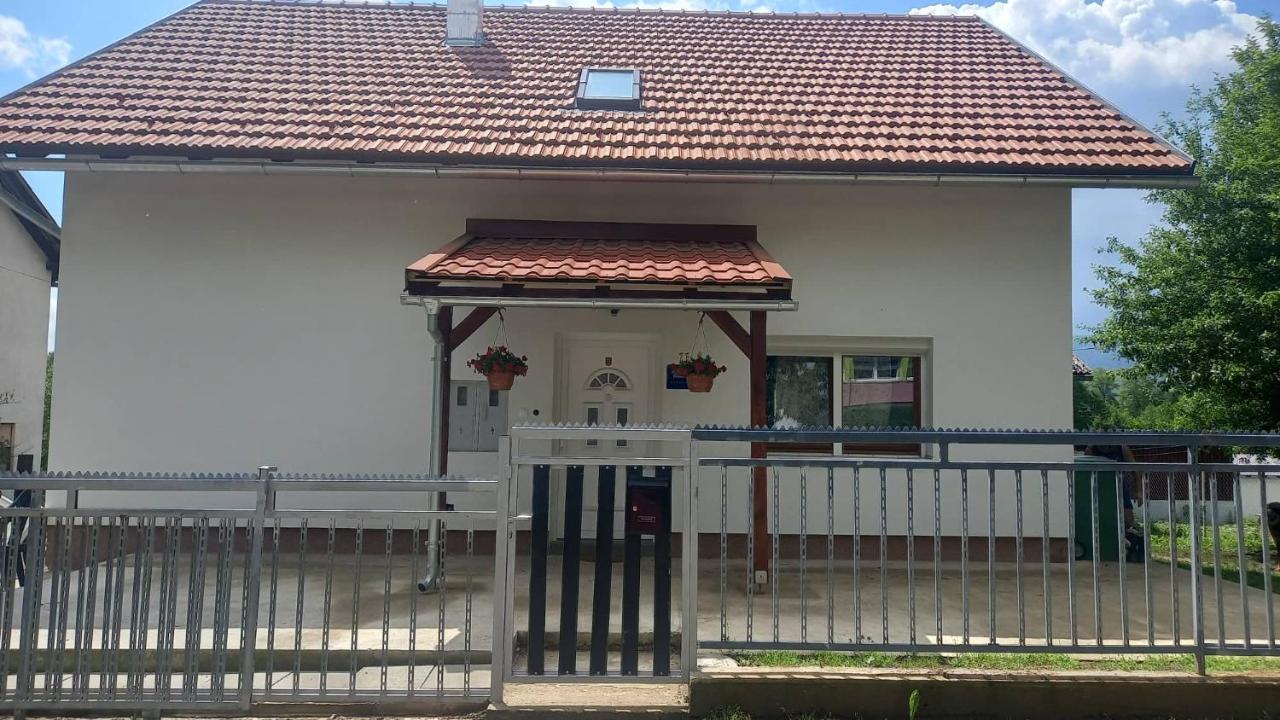 Apartmán Keti Plaški Exteriér fotografie